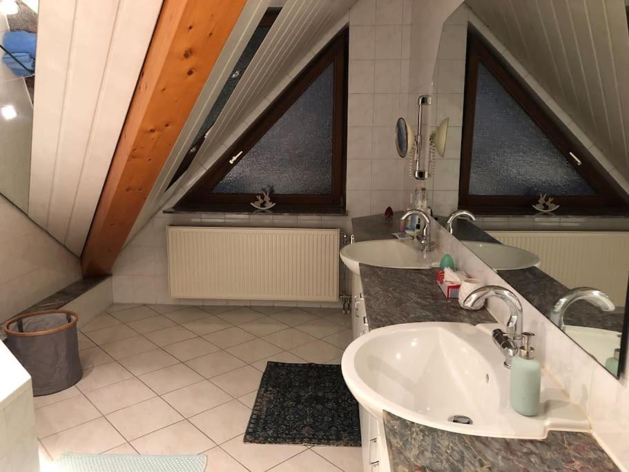 Grosse, Helle Wohnung Fuer Bis Zu 6 Personen Weinheim Kültér fotó
